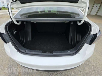 2017 Toyota Yaris iA Sedan - miniatura 11