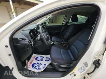 2017 Toyota Yaris iA Sedan - miniatura 3
