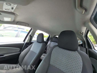 2017 Toyota Yaris L Hatchback - miniatura 11