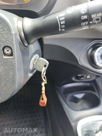 2017 Toyota Yaris L Hatchback - miniatura 8