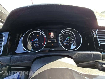 2017 Volkswagen Golf R Hatchback w/DCC & Navigation – miniatura 9