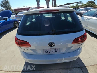 2017 Volkswagen Golf SportWagen S Wagon - miniatura 5