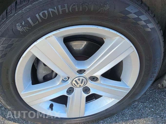 2017 Volkswagen Golf Wolfsburg Hatchback – miniatura 23