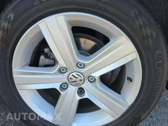 2017 Volkswagen Golf Wolfsburg Hatchback – miniatura 29
