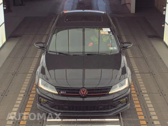 2017 Volkswagen Jetta GLI – miniatura 2