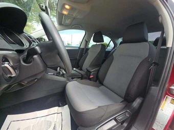 2017 Volkswagen Jetta S – miniatura 6
