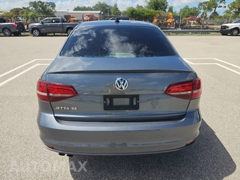 2017 Volkswagen Jetta SE – miniatura 5