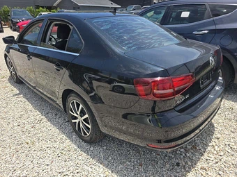 2017 Volkswagen Jetta SE – miniatura 2
