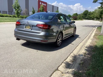 2017 Volkswagen Jetta SE - miniatura 5