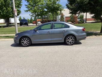 2017 Volkswagen Jetta SE - miniatura 8
