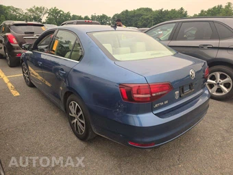 2017 Volkswagen Jetta SE – miniatura 2