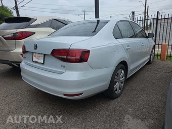 2017 Volkswagen Jetta Trendline – miniatura 3