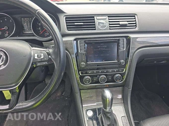 2017 Volkswagen Passat 1.8T SE – miniatura 10