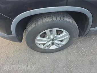 2017 Volkswagen Tiguan S – miniatura 10