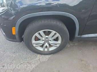 2017 Volkswagen Tiguan S – miniatura 8