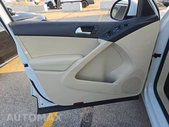 2017 Volkswagen Tiguan S – miniatura 9
