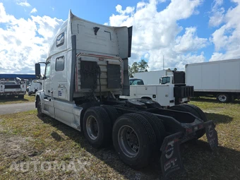2017 Volvo Other-Heavy Truck - miniatura 6