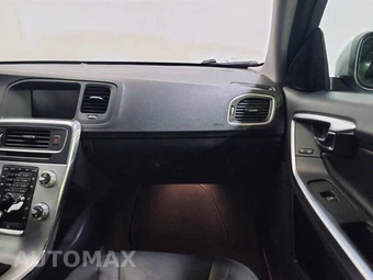 2017 Volvo S60 T5 Dynamic - miniatura 23