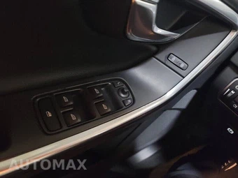 2017 Volvo S60 T5 Dynamic - miniatura 4