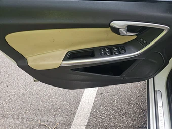 2017 Volvo S60 T5 Inscription - miniatura 9