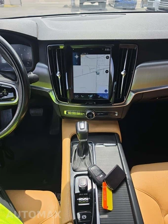 2017 Volvo S90 T6 Momentum – miniatura 10