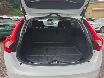 2017 Volvo V60 Cross Country T5 – miniatura 19