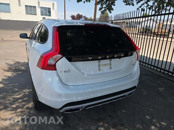 2017 Volvo V60 Cross Country T5 - miniatura 2
