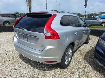 2017 Volvo XC60 T5 Inscription - miniatura 3