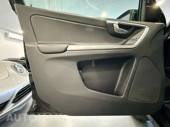 2017 Volvo XC60 T6 Dynamic - miniatura 29