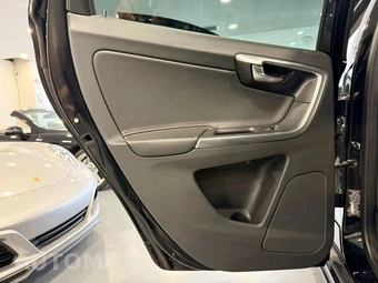 2017 Volvo XC60 T6 Dynamic - miniatura 30