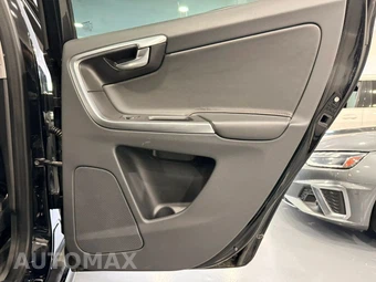 2017 Volvo XC60 T6 Dynamic - miniatura 31
