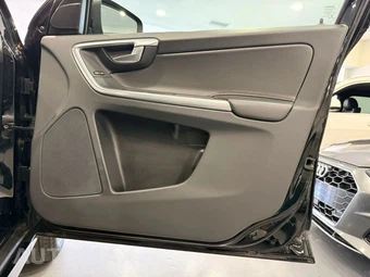 2017 Volvo XC60 T6 Dynamic - miniatura 32
