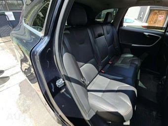 2017 Volvo XC60 T6 Dynamic – miniatura 16