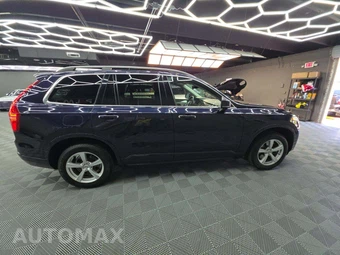 2017 Volvo XC90 T5 Momentum 5-Passenger - miniatura 4