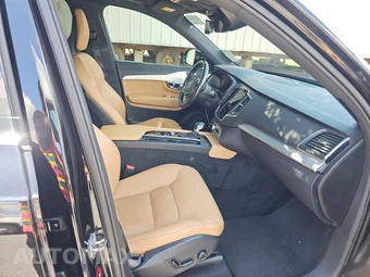 2017 Volvo XC90 T6 Momentum 7-Passenger - miniatura 8