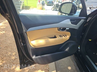 2017 Volvo XC90 T6 Momentum 7-Passenger - miniatura 9
