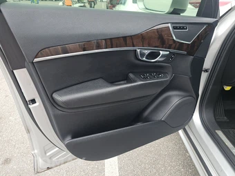 2017 Volvo XC90 T6 Momentum 7-Passenger - miniatura 9