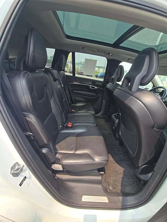2017 Volvo XC90 T6 Momentum 7-Passenger - miniatura 17