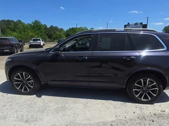 2017 Volvo XC90 T6 Momentum 7-Passenger - miniatura 3