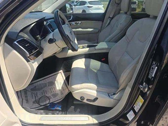 2017 Volvo XC90 T6 Momentum 7-Passenger - miniatura 7