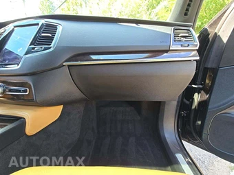 2017 Volvo XC90 T6 Momentum 7-Passenger - miniatura 20