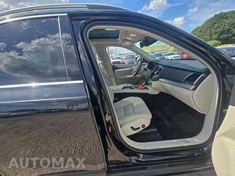 2017 Volvo XC90 T6 Momentum 7-Passenger - miniatura 16
