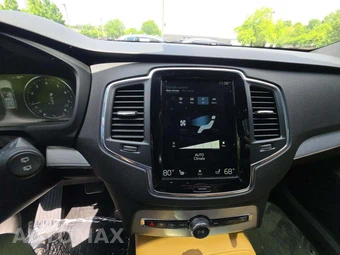 2017 Volvo XC90 T6 Momentum 7-Passenger – miniatura 10