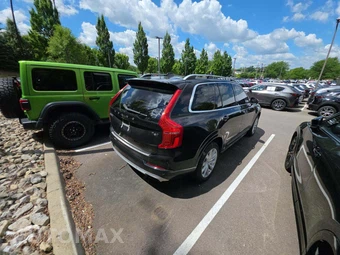 2017 Volvo XC90 T6 Momentum 7-Passenger – miniatura 3