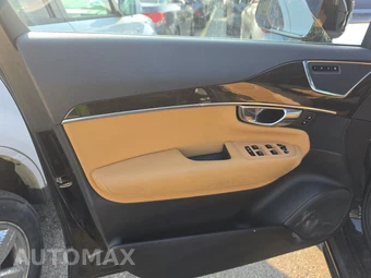 2017 Volvo XC90 T6 Momentum 7-Passenger – miniatura 9