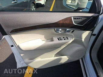 2017 Volvo XC90 T6 Momentum 7-Passenger - miniatura 9