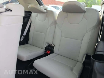 2017 Volvo XC90 T6 Momentum 7-Passenger - miniatura 14