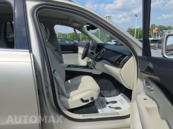 2017 Volvo XC90 T6 Momentum 7-Passenger - miniatura 19