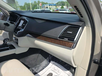 2017 Volvo XC90 T6 Momentum 7-Passenger - miniatura 20