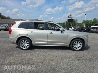2017 Volvo XC90 T6 Momentum 7-Passenger - miniatura 4